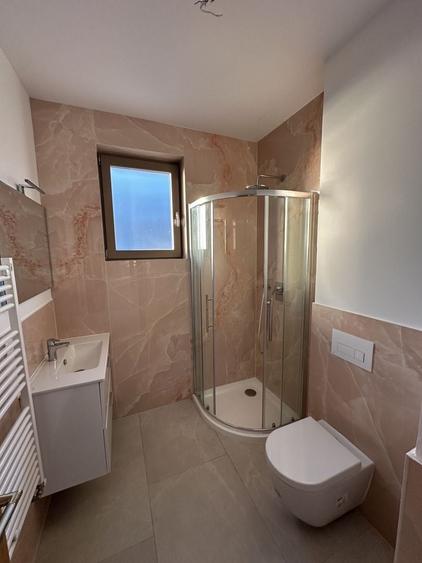 Duplex cu 5 camere cu Canalizare în Exterior Nord