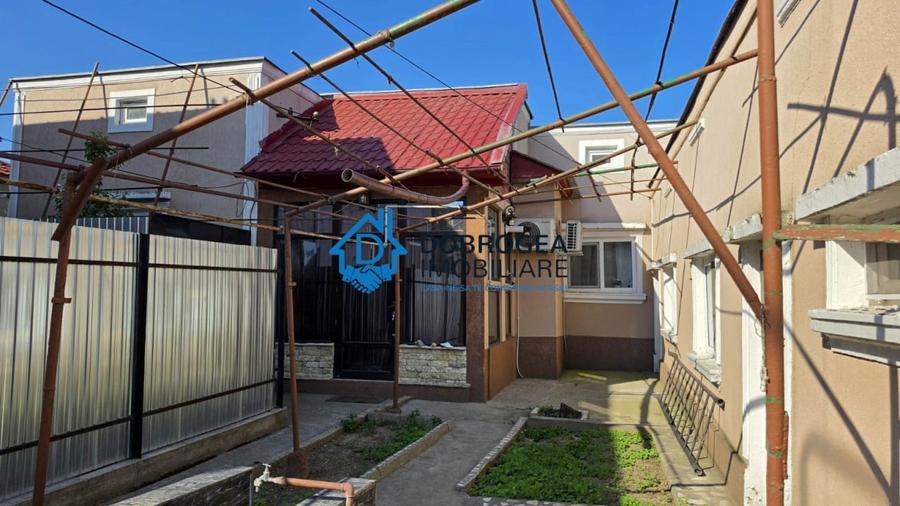 Casă individuală cu 4 camere cu Canalizare în Ultracentral