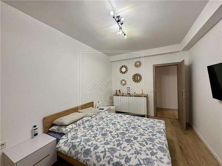 Penthouse cu 5 camere decomandat în Exterior Vest