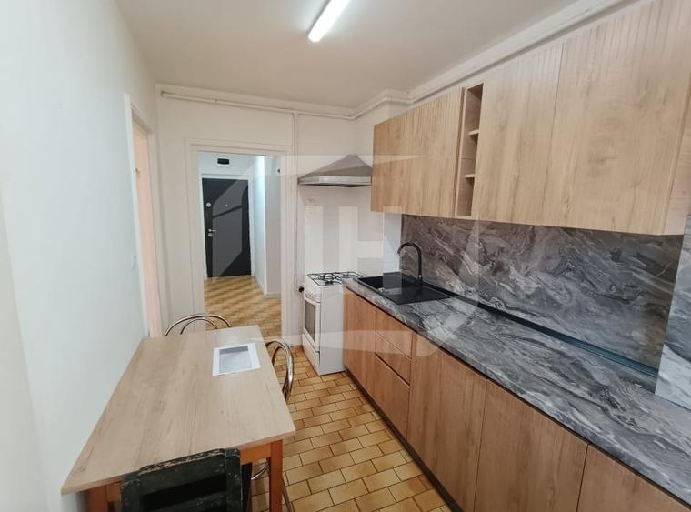 Apartament cu 3 camere semidecomandat, mobilat în Gheorgheni