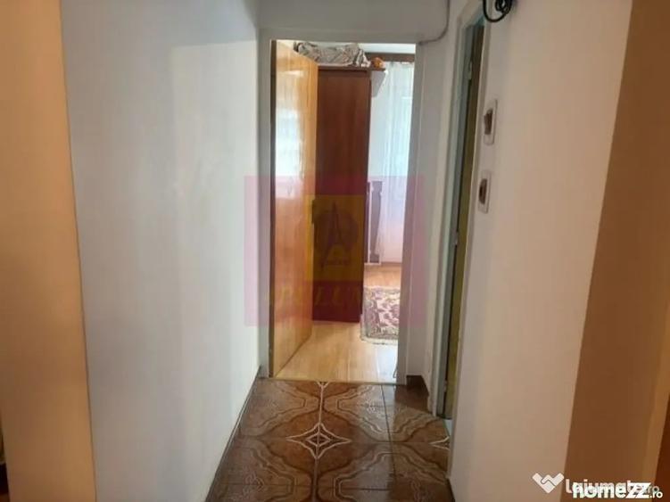 Apartament cu 3 camere decomandat în Drumul Sării