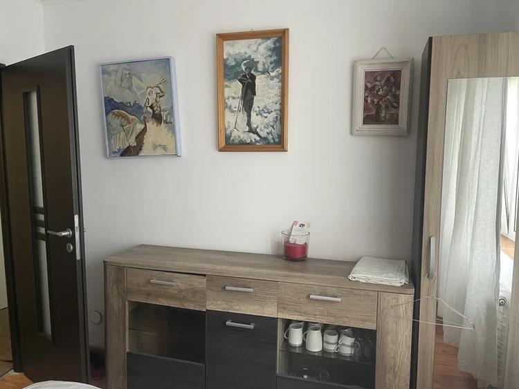Apartament cu 3 camere semidecomandat, mobilat în Zimbru