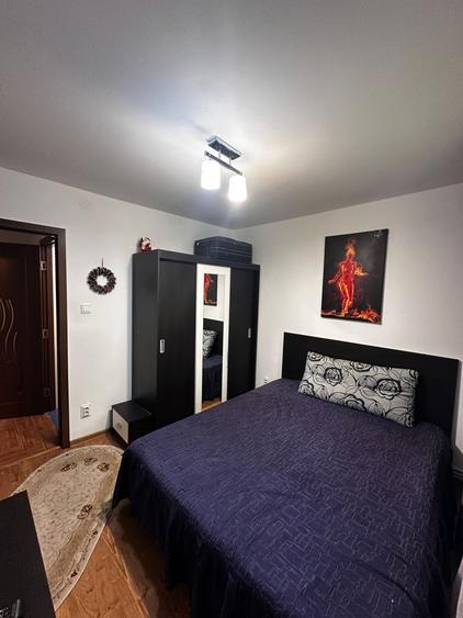 Apartament cu 3 camere semidecomandat în Alexandru cel Bun