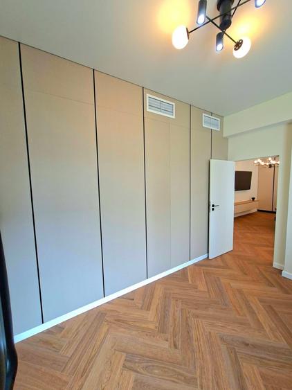 Apartament cu 3 camere semidecomandat, mobilat în Pipera