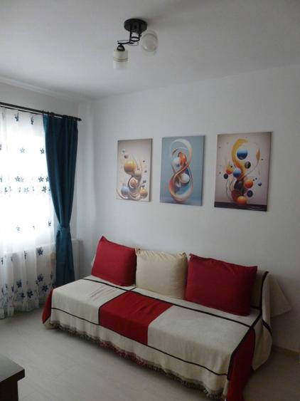 Apartament cu 3 camere decomandat în Lazaret
