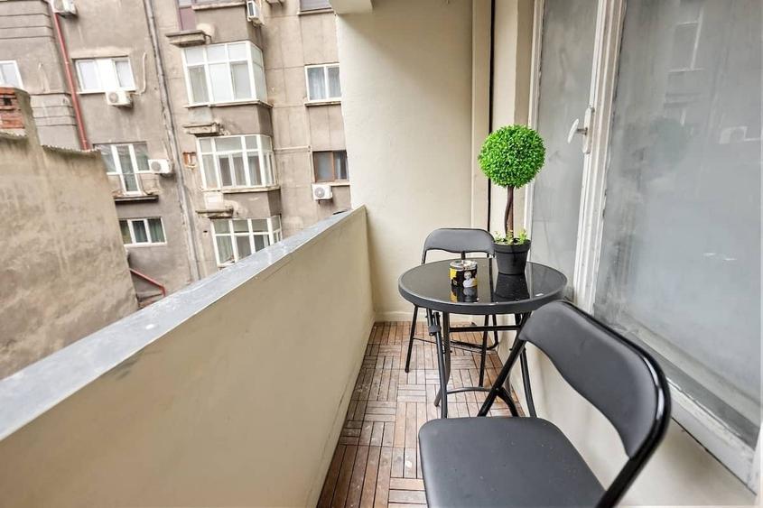 Apartament cu 5 camere decomandat, mobilat în Magheru