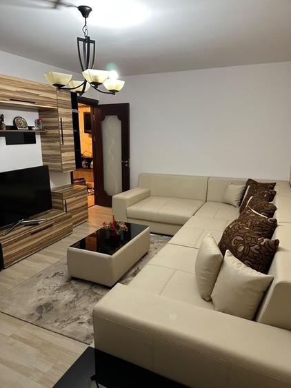 Apartament cu 3 camere în 1 Mai