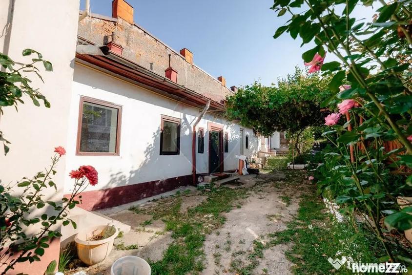 Casă cu 7 camere cu Teren 422 Mp în Central