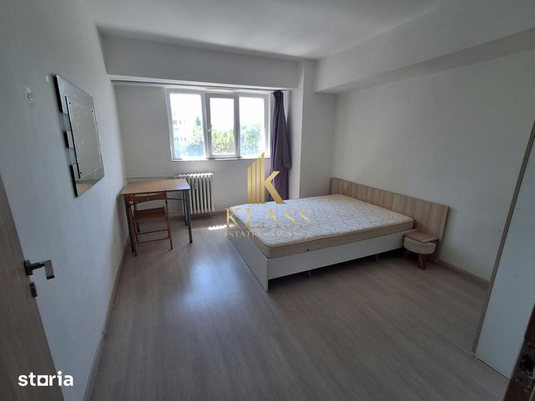 Apartament cu 3 camere semidecomandat în Colentina