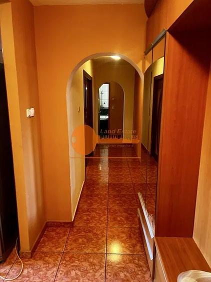 Apartament cu 3 camere decomandat, mobilat în Apusului