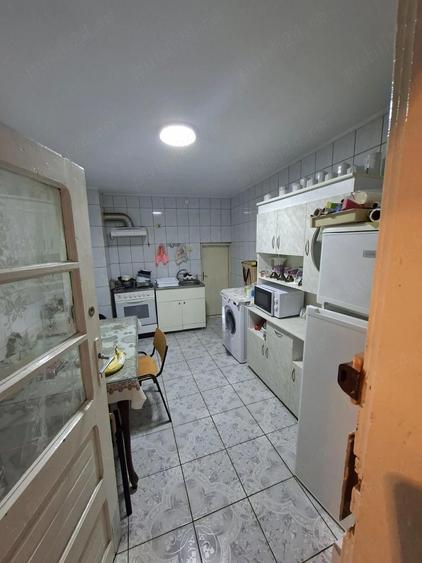Casă cu 11 camere cu Teren 1500 Mp în Obrejița