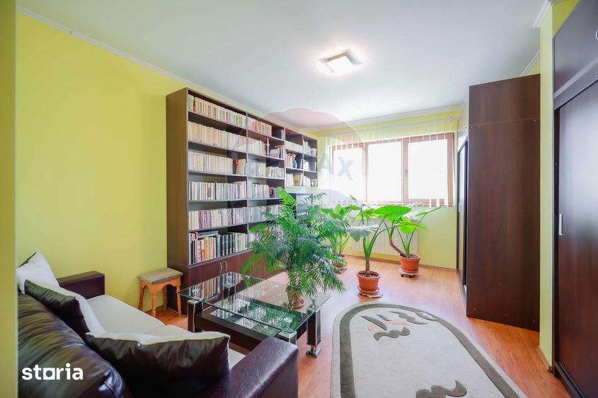 Casă cu 7 camere cu Teren 153 Mp în Central