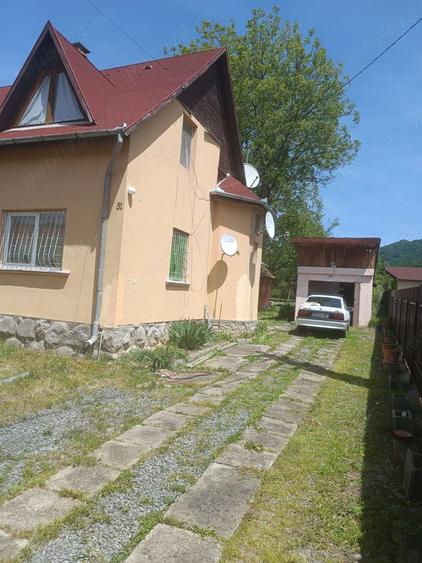 Casă cu 4 camere cu Teren 1300 Mp în Central