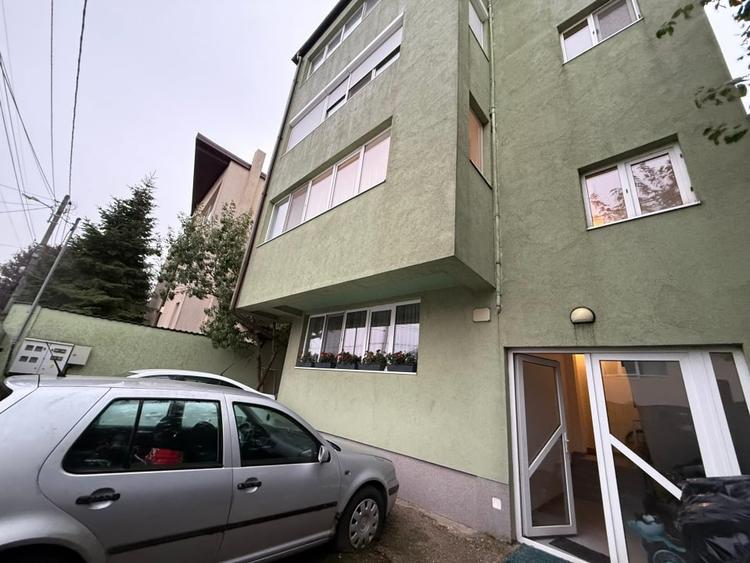 Apartament cu 3 camere decomandat, mobilat în Colentina