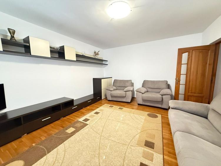 Apartament cu 3 camere decomandat, mobilat în Nerva Traian