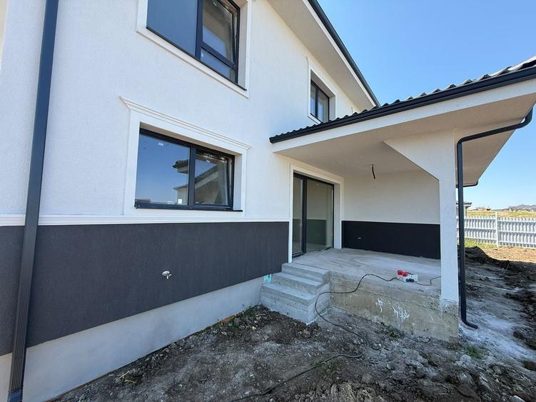 Duplex cu 4 camere cu Canalizare în Șura Mică