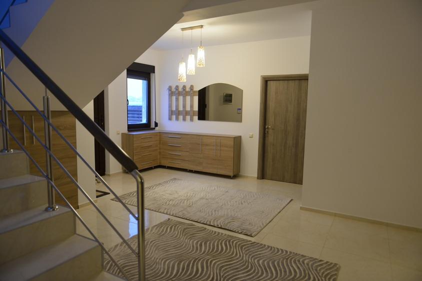 Duplex cu 5 camere cu Canalizare în Băneasa