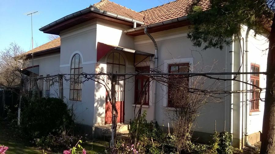 Casă cu 4 camere în Giubega