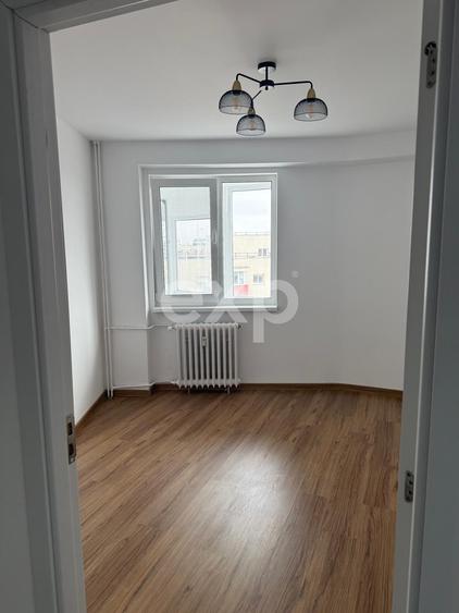 Apartament cu 4 camere decomandat în Tineretului