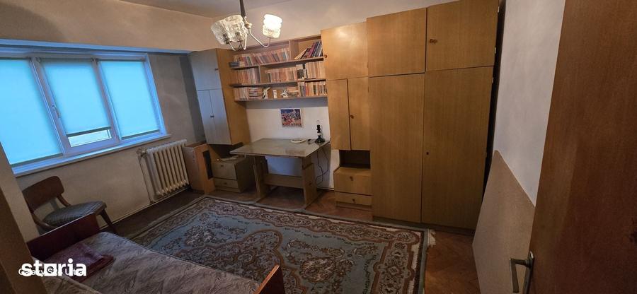 Apartament cu 4 camere în Independenței