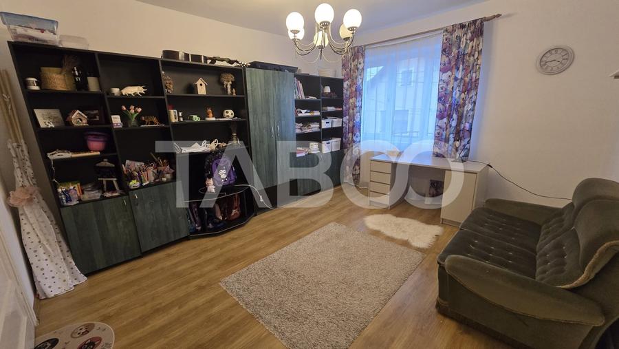 Apartament cu 3 camere decomandat, mobilat în Lazaret