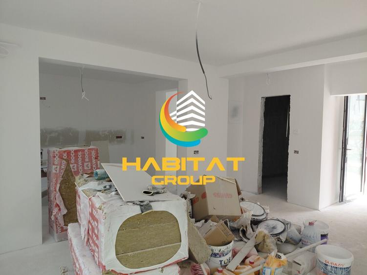 Apartament cu 5 camere decomandat în Est