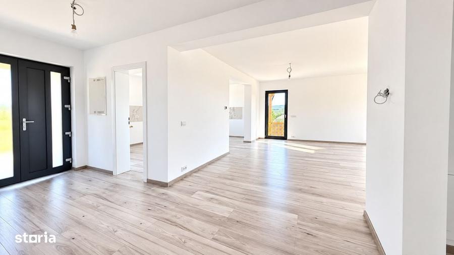 Casă cu 3 camere cu Teren 650 Mp în Tomești