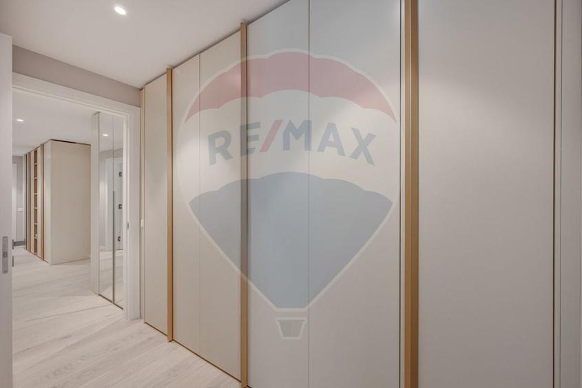 Apartament cu 3 camere decomandat în Aviației