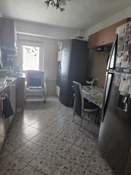 Apartament cu 3 camere decomandat în Sebastian