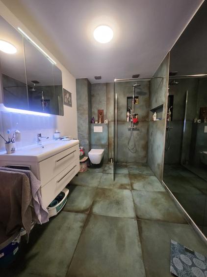 Apartament cu 2 camere semidecomandat, mobilat în Florești