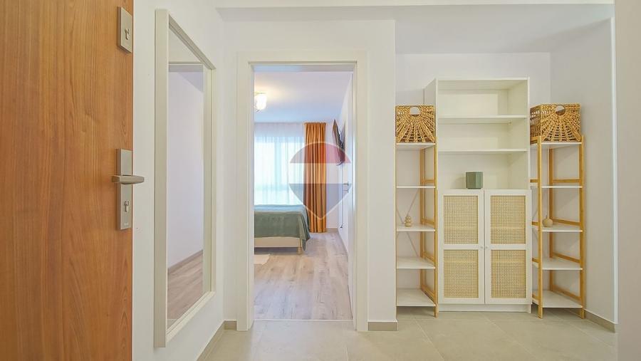 Apartament cu 3 camere semidecomandat, mobilat în Tractorul
