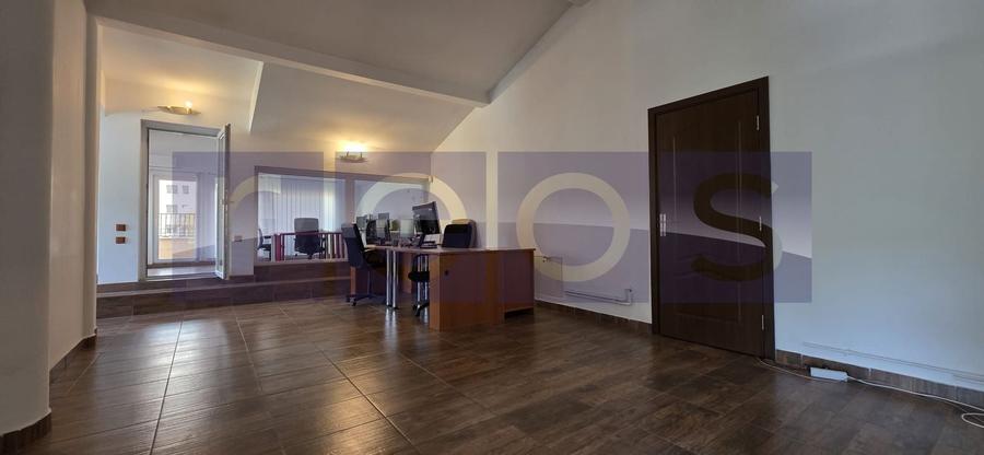 Casă individuală cu 7 camere cu Canalizare în Vatra Luminoasă