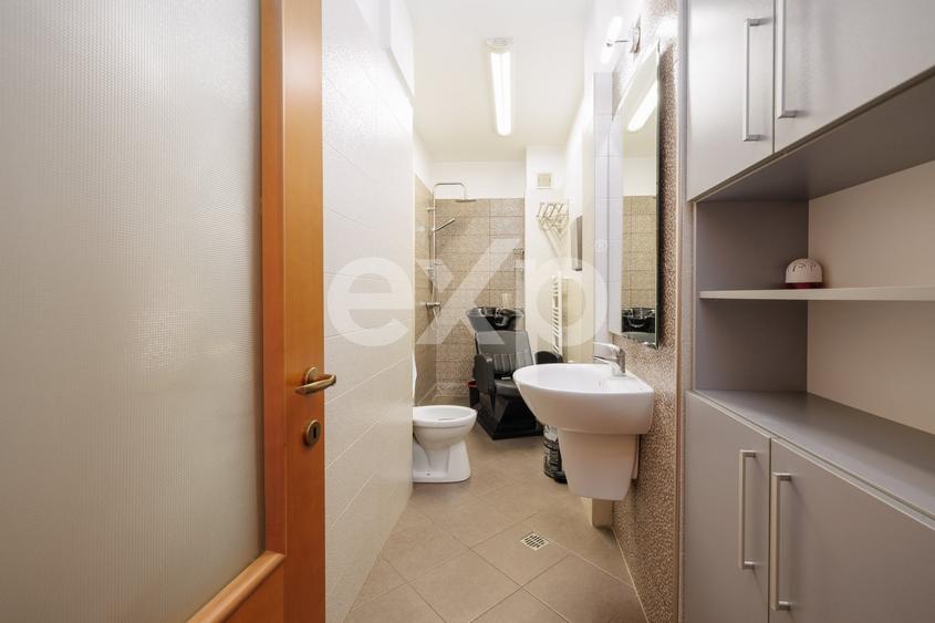 Apartament cu 5 camere decomandat, mobilat în Romană