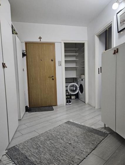 Apartament cu 3 camere semidecomandat în Faleza Nord