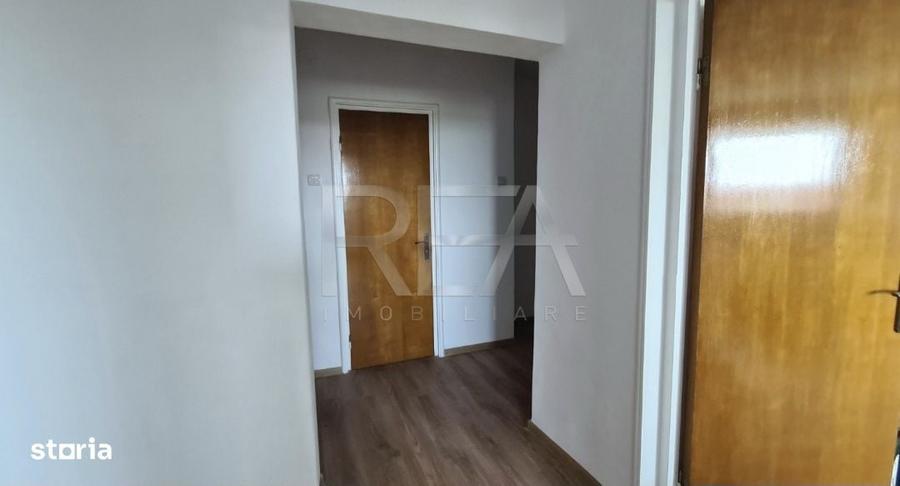 Apartament cu 3 camere decomandat în Drumul Taberei