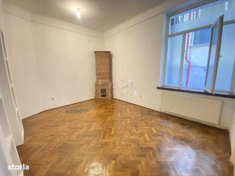 Apartament cu 3 camere semidecomandat în Regina Elisabeta