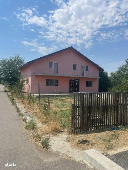 Casă cu 4 camere în Țigănești