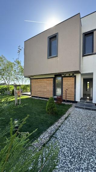 Duplex cu 3 camere cu Teren 140 Mp în Vlădiceasca