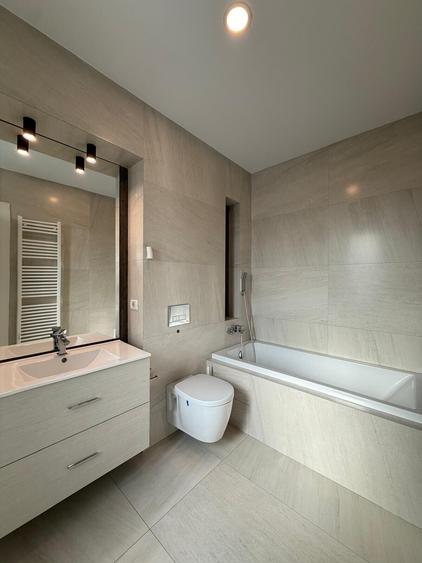 Apartament cu 3 camere semidecomandat, mobilat în Apărătorii Patriei