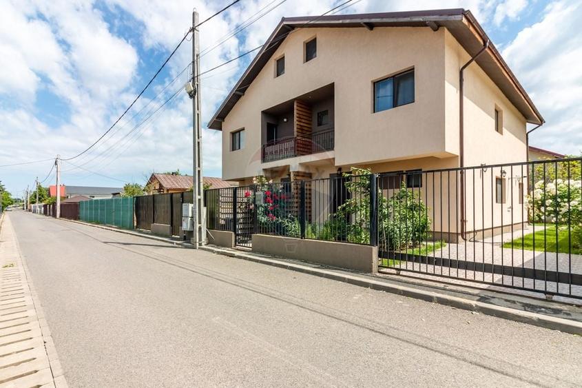 Duplex cu 5 camere cu Teren 227 Mp în Sud-Vest