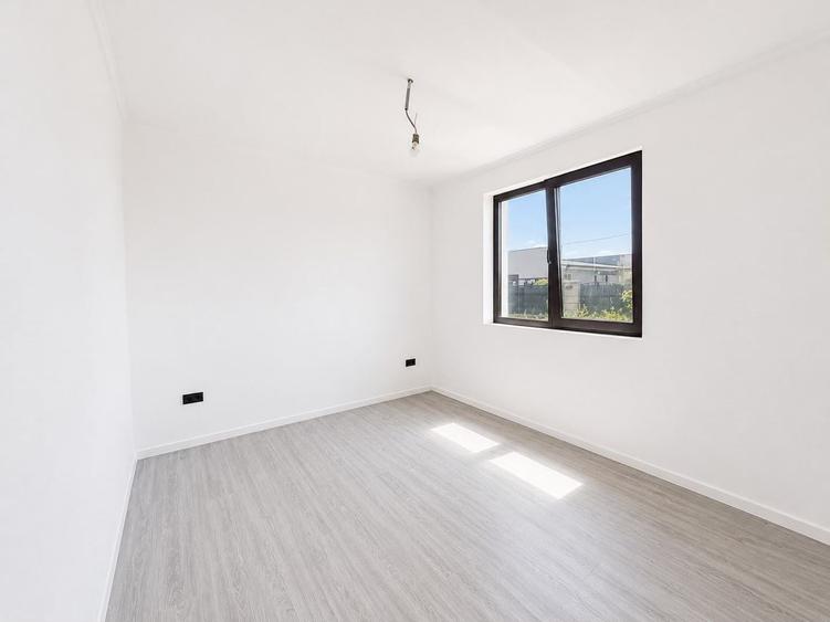Duplex cu 4 camere cu Canalizare în Moșnița Nouă