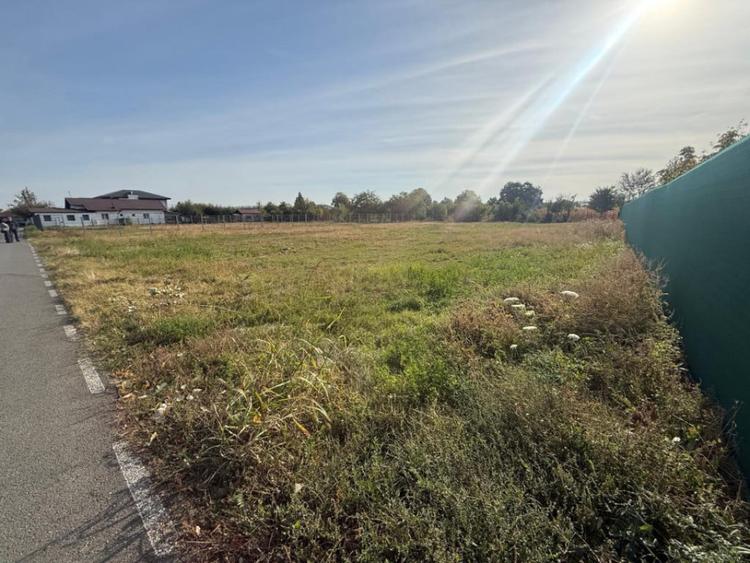 Teren de 2344 mp, în Bucov