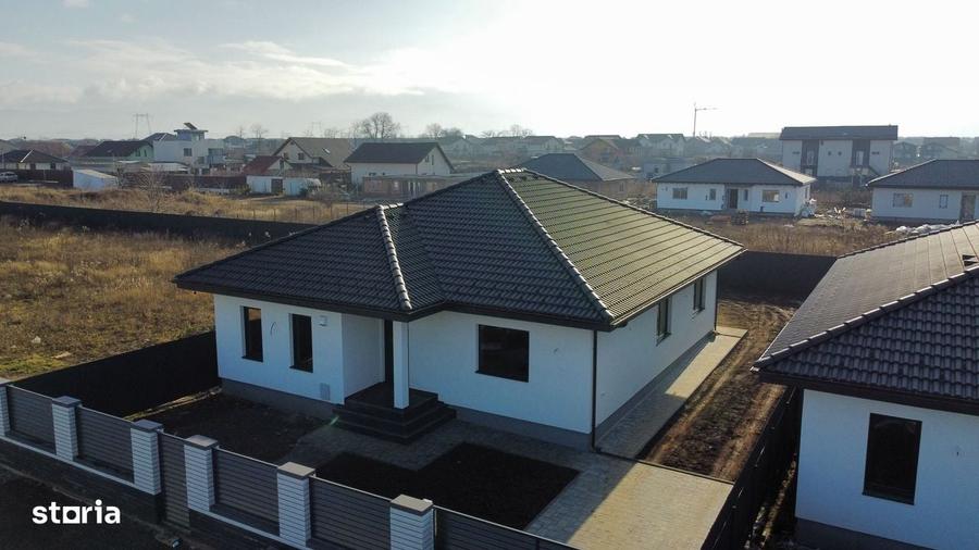 Casă cu 4 camere în Tărlungeni