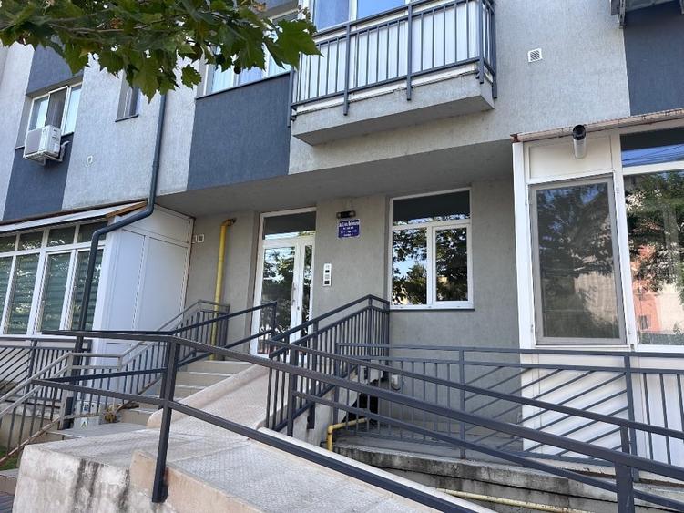 Apartament cu 2 camere decomandat, mobilat în Titan
