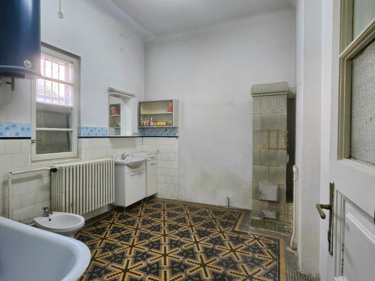 Apartament cu 3 camere semidecomandat în Știrbei Vodă