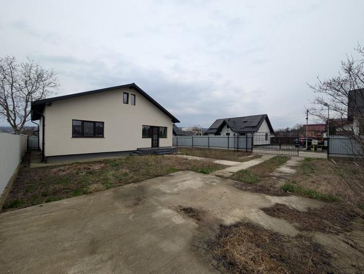 Casă individuală cu 2 camere cu Teren 315 Mp în Hemeiuș