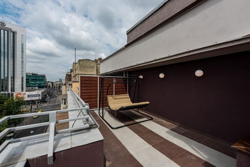 Apartament cu 3 camere, mobilat în P-ța Romană