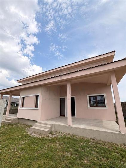 Duplex cu 4 camere cu Canalizare în Moșnița Nouă