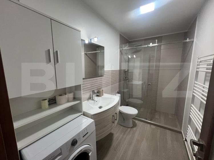 Apartament cu 3 camere semidecomandat, mobilat în Florești