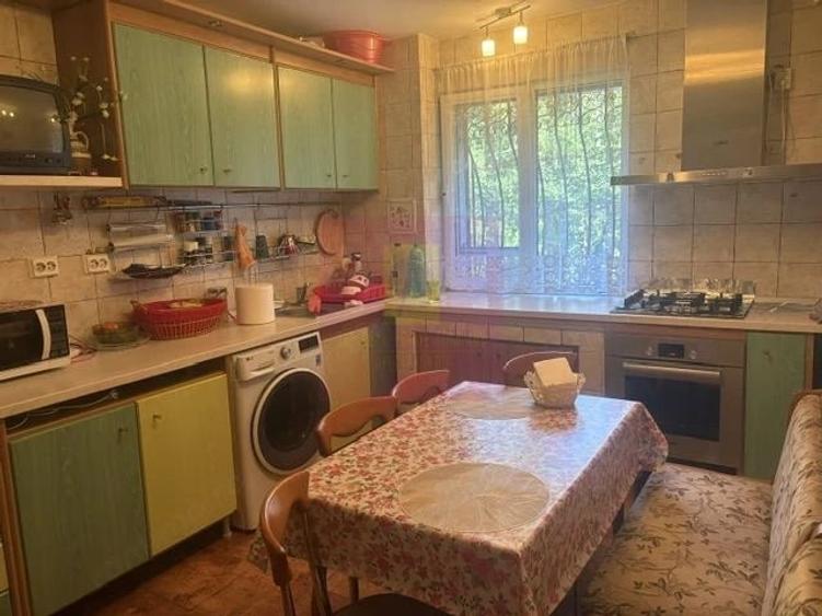Apartament cu 4 camere semidecomandat în Militari